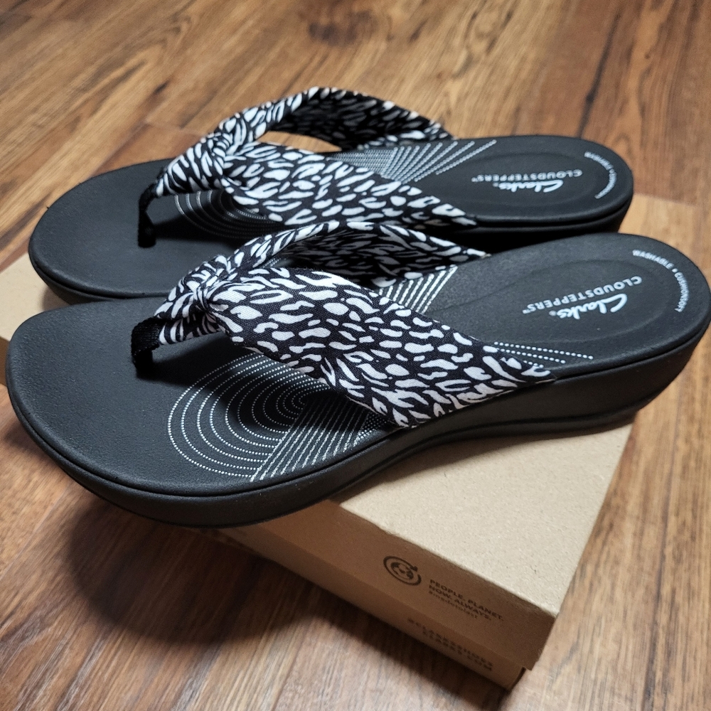 Clarks Cloudsteppers Arla Glison women's sandals.